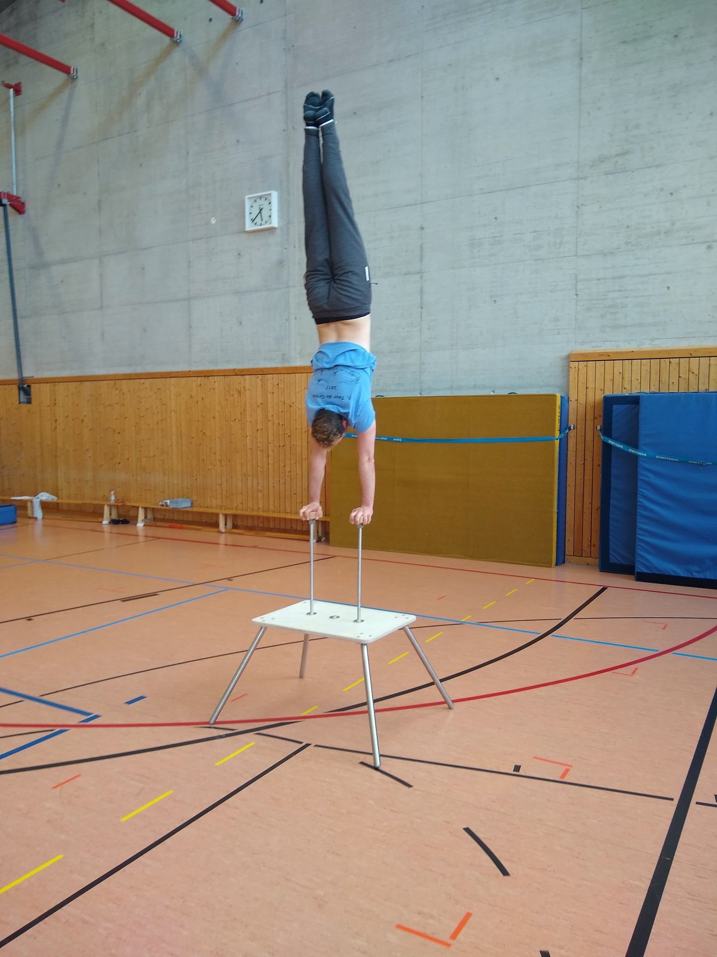 Sports acrobatics podest